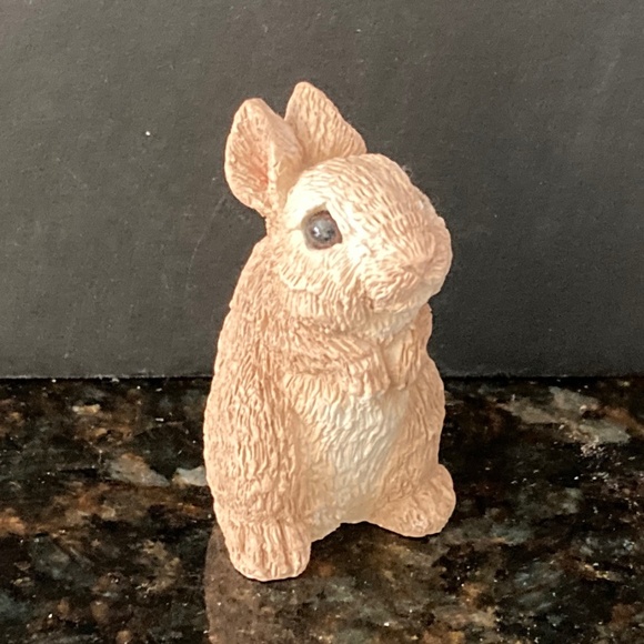 United Design Stone Critters Set of 5 Sitting Resin Bunnies/Rabbits/Made In USA - Picture 2 of 6